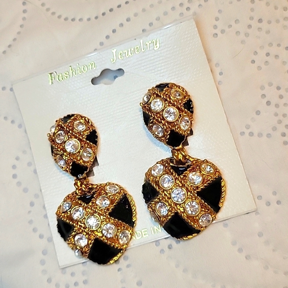 Material Girl 80's Vintage Clip On‎ Earrings NWOT.